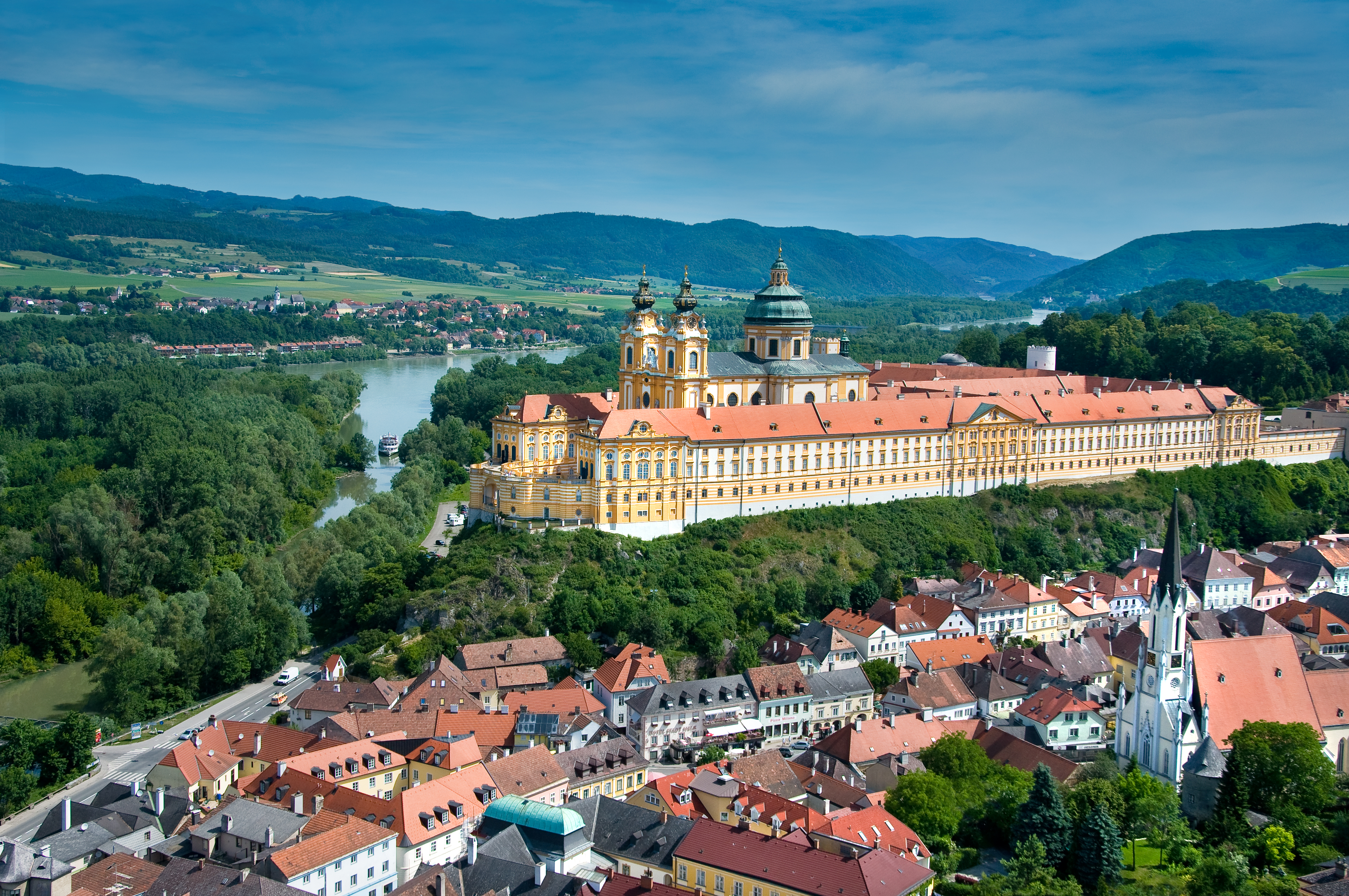 Stift Melk im Frühling